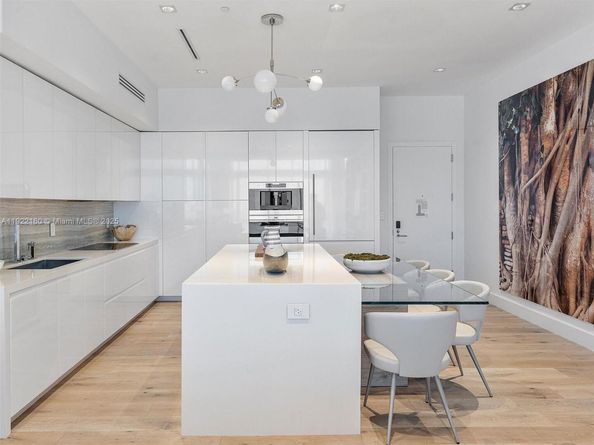 102 24th St PH1613, Miami Beach FL 33139