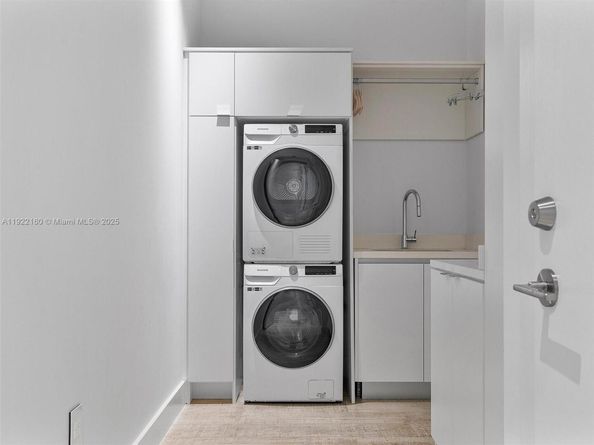 102 24th St PH1613, Miami Beach FL 33139