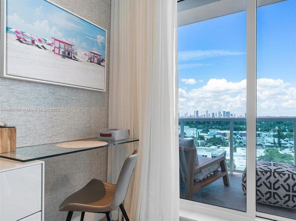 102 24th St PH1613, Miami Beach FL 33139