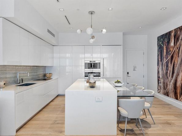 102 24th St PH1613, Miami Beach FL 33139