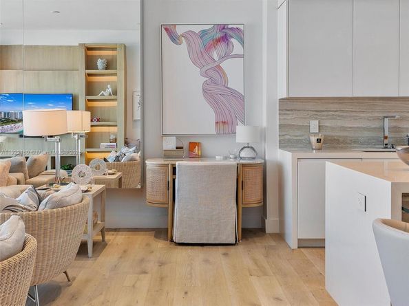 102 24th St PH1613, Miami Beach FL 33139