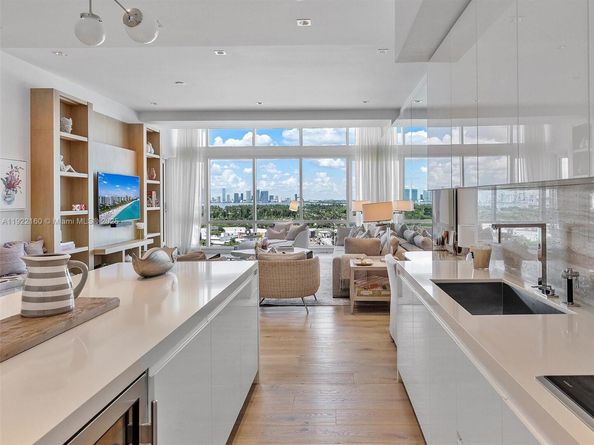102 24th St PH1613, Miami Beach FL 33139