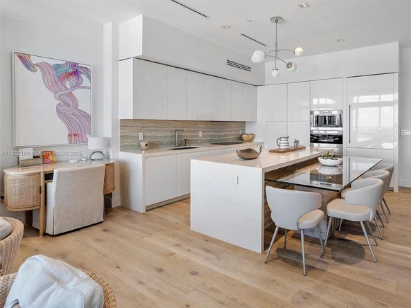 102 24th St PH1613, Miami Beach FL 33139