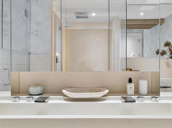 102 24th St PH1613, Miami Beach FL 33139