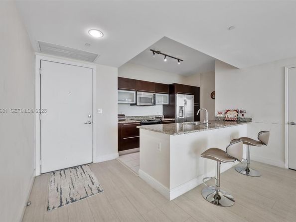 951 Brickell Ave 1806, Miami FL 33131