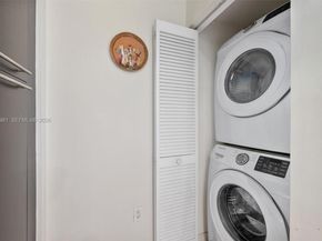 951 Brickell Ave 1806, Miami FL 33131