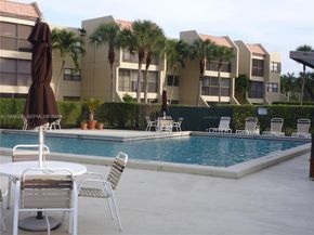 220 Lakeview Dr 301, Weston FL 33326