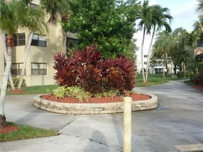 220 Lakeview Dr 301, Weston FL 33326