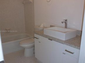 220 Lakeview Dr 301, Weston FL 33326