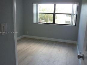 220 Lakeview Dr 301, Weston FL 33326