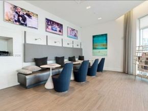 17111 Biscayne Blvd 909, North Miami Beach FL 33160
