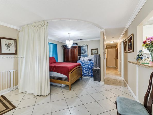 948 E 47th St, Hialeah FL 33013