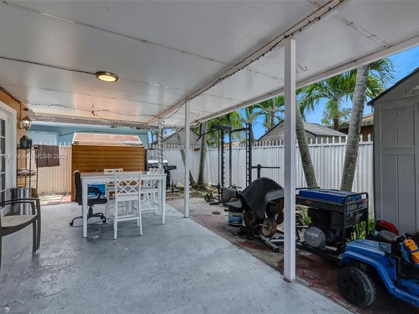 948 E 47th St, Hialeah FL 33013