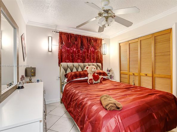 948 E 47th St, Hialeah FL 33013