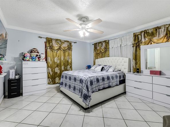 948 E 47th St, Hialeah FL 33013