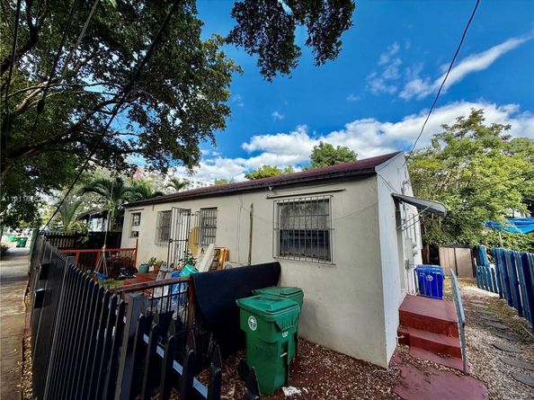 3413 NW 6th Ave, Miami FL 33127