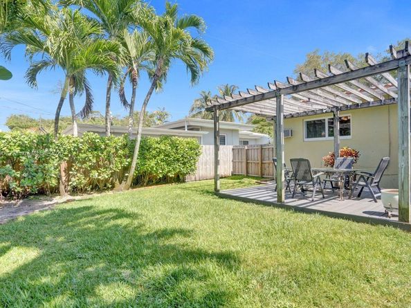 825 NE 98th St, Miami Shores FL 33138