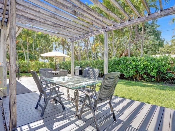825 NE 98th St, Miami Shores FL 33138