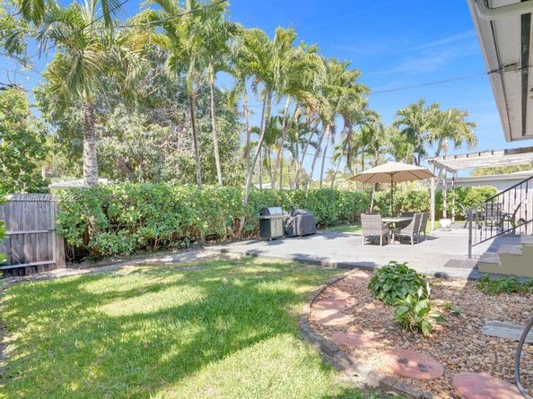 825 NE 98th St, Miami Shores FL 33138
