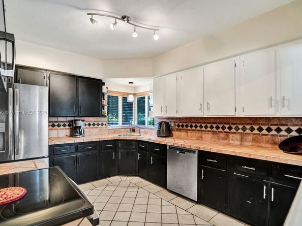 825 NE 98th St, Miami Shores FL 33138