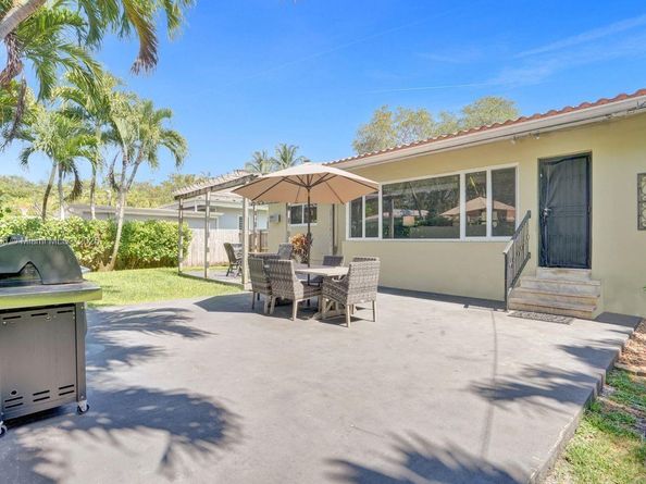 825 NE 98th St, Miami Shores FL 33138