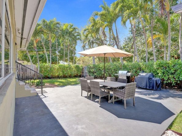 825 NE 98th St, Miami Shores FL 33138