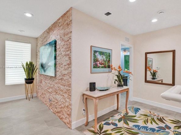 346 N Elm St A10, Hollywood FL 33019