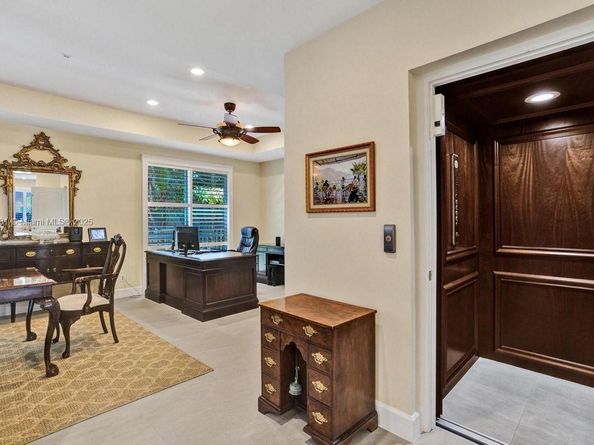 346 N Elm St A10, Hollywood FL 33019