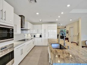 346 N Elm St A10, Hollywood FL 33019