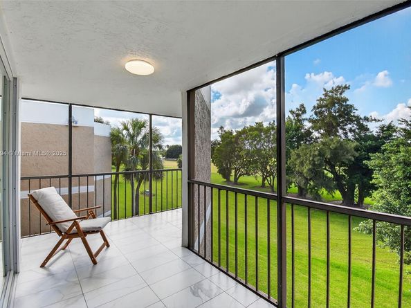 16400 Golf Club Rd 307, Weston FL 33326