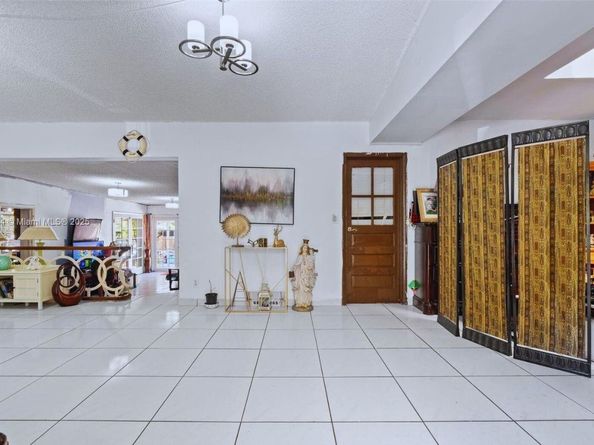 8571 SW 30th St, Miami FL 33155