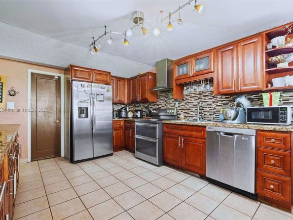 8571 SW 30th St, Miami FL 33155