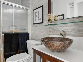 20610 NE 22nd Ct, Miami FL 33180