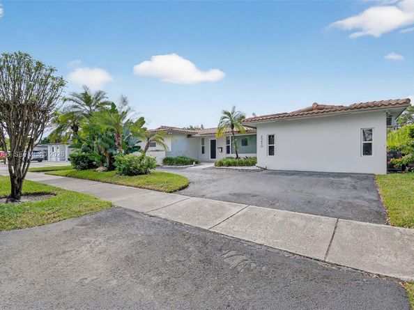 20610 NE 22nd Ct, Miami FL 33180