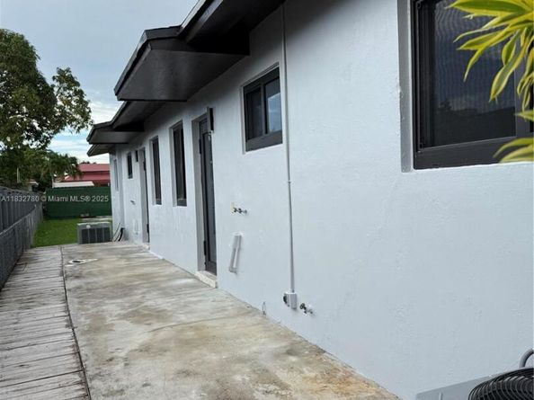 6750 SW 21st St, Miami FL 33155
