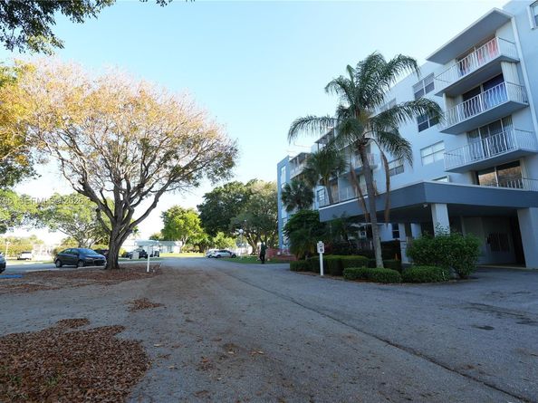 500 Executive Center Dr 1J, West Palm Beach FL 33401