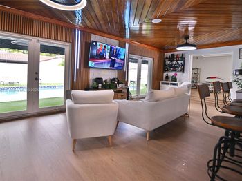 30 SW 136th Ave