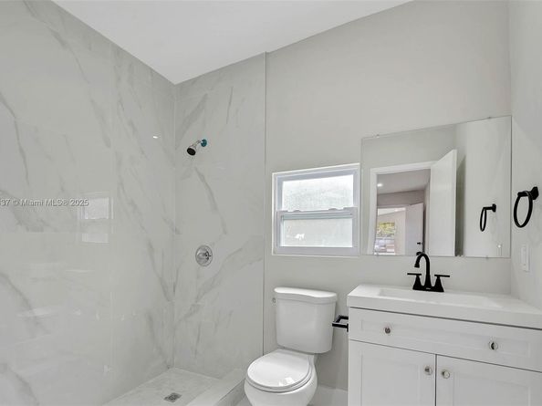 840 NW 39th St, Oakland Park FL 33309