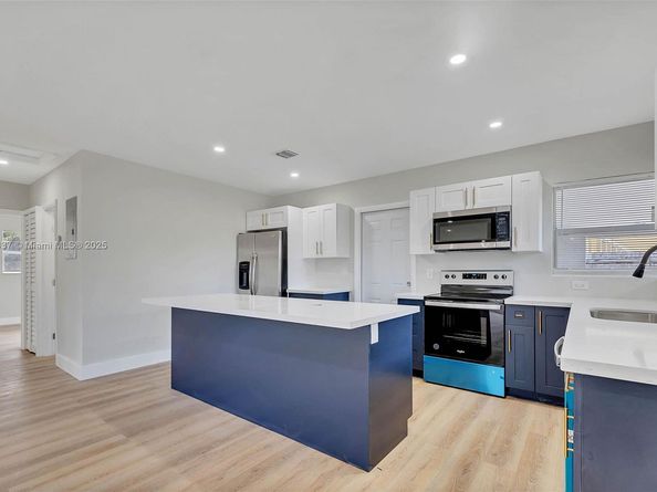 840 NW 39th St, Oakland Park FL 33309