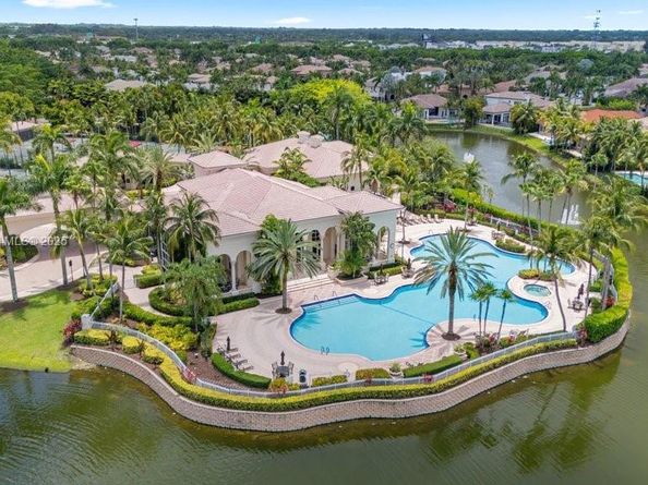 127 Swan Ave, Plantation FL 33324