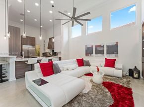 127 Swan Ave, Plantation FL 33324