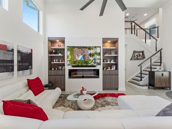 127 Swan Ave, Plantation FL 33324