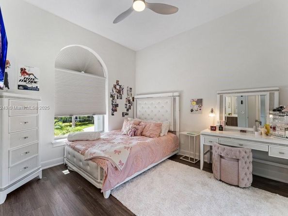127 Swan Ave, Plantation FL 33324