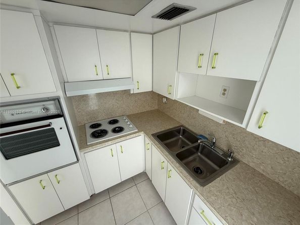 301 Ocean Dr 505, Miami Beach FL 33139
