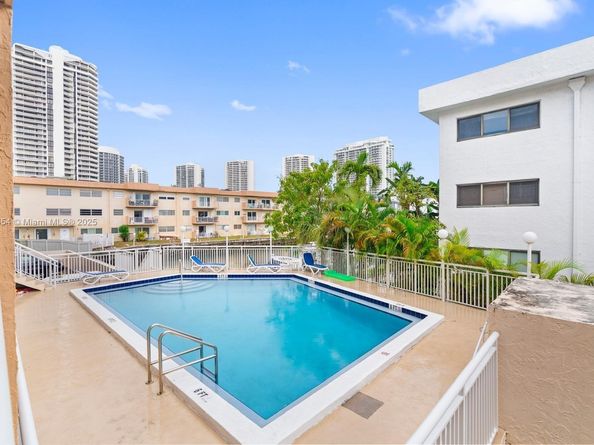 17051 NE 35th Ave 104, North Miami Beach FL 33160