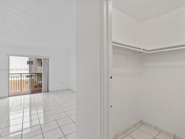 17051 NE 35th Ave 104, North Miami Beach FL 33160