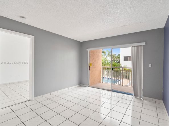 17051 NE 35th Ave 104, North Miami Beach FL 33160