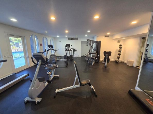 300 Diplomat Pkwy 207, Hallandale Beach FL 33009