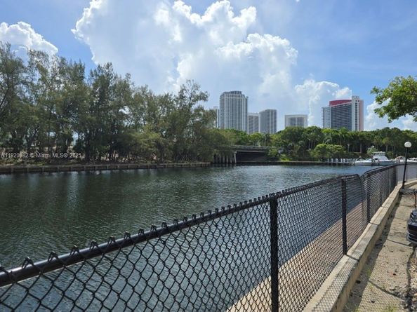 300 Diplomat Pkwy 207, Hallandale Beach FL 33009