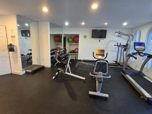 300 Diplomat Pkwy 207, Hallandale Beach FL 33009